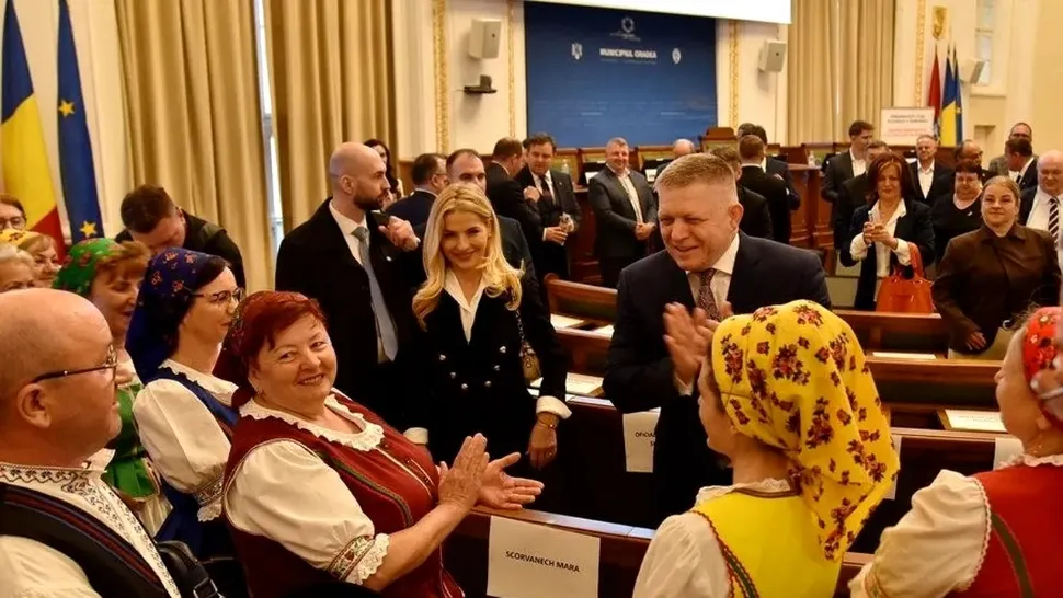 Premierul Slovaciei a cântat în cor piese tradiționale. Moment inedit la Oradea