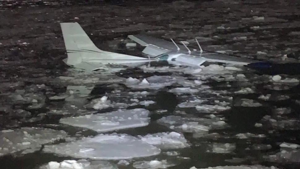 Incident aviatic cu final fericit: toți oamenii au supraviețuit după prăbușirea unui avion