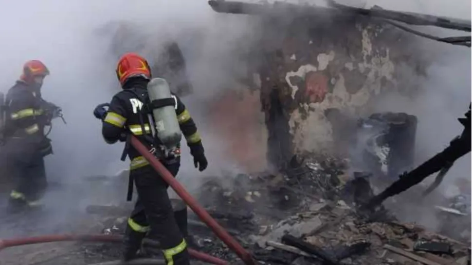 Incendiu puternic într-o gospodărie din Vrancea.