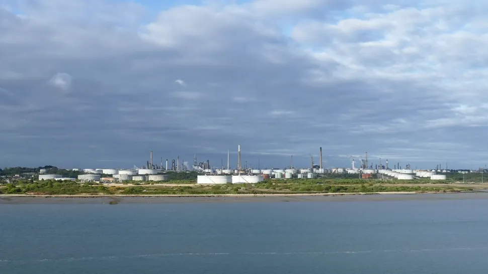 Scăderi ale prețului la petrol după anunţarea unui armistiţiu între Israel şi Liban