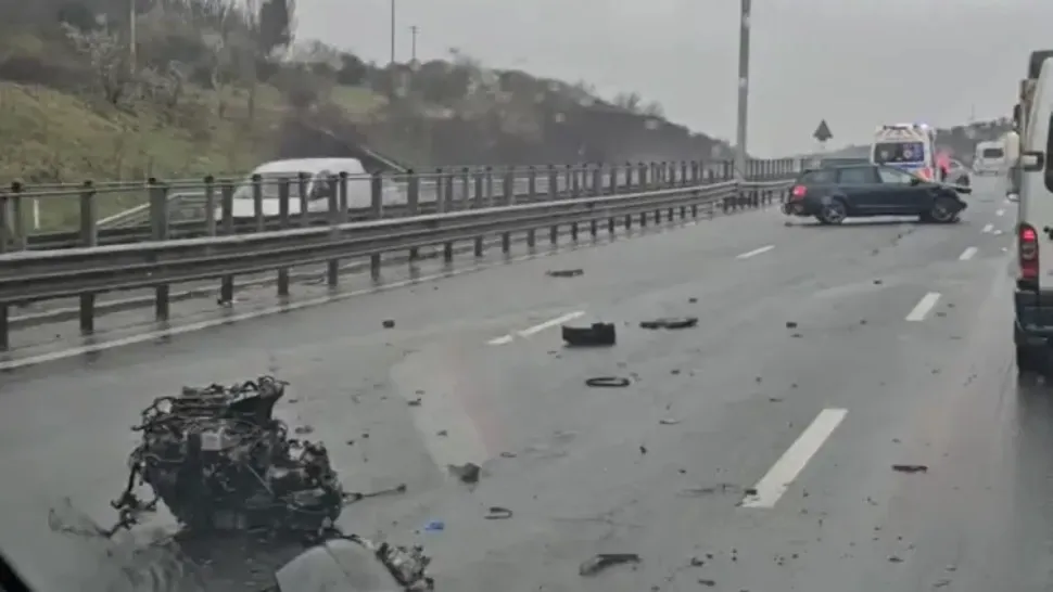 Impact violent pe A3 Turda-Gilău: două persoane, rănite. Pompierii au intervenit cu descarcerarea