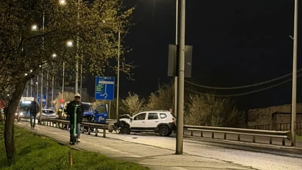 Accident grav în Sibiu: cinci persoane implicate, două minore rănite. O șoferiță băută a pierdut controlul mașinii