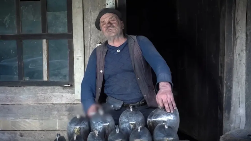 Grigore, ultimul meșter de clopote dintr-un sat din Bistița-Năsăud. FOTO: Captura Youtube