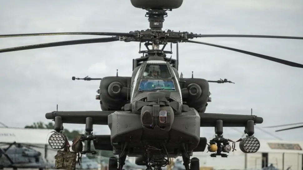 Pentagonul a dislocat elicoptere de atac Apache la Baza Mihail Kogălniceanu