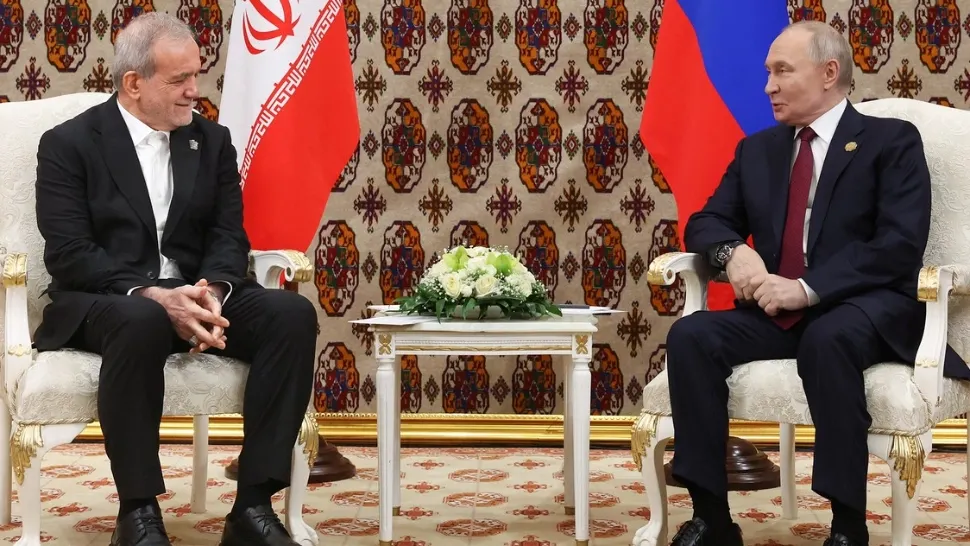 Vladimir Putin și Masoud Pezeshkian. Foto: Profimedia