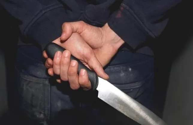 Tânăr înarmat (foto ilustrativ)