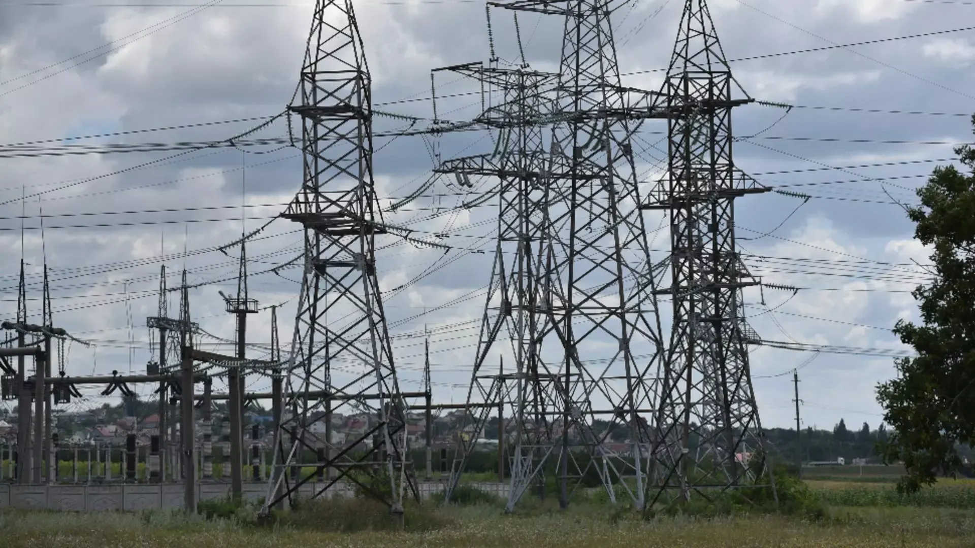 Stâlpi de curent electric 