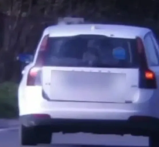Mașină în trafic