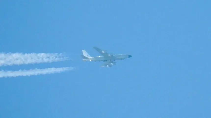 Avion de spionaj