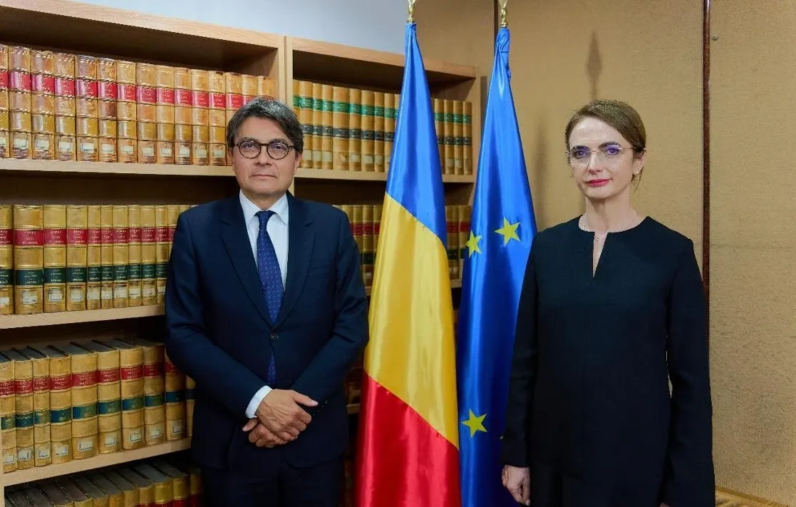 Mattias Guyomar, președintele CEDO alături de Lia Savonea, șefa ÎCCJ. Foto/ÎCCJ