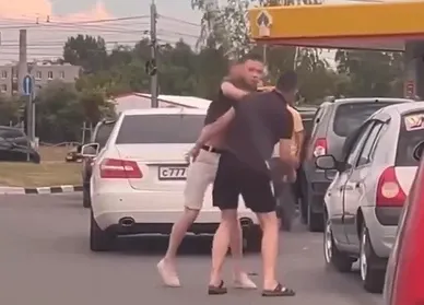 Rușii se bat pe benzină