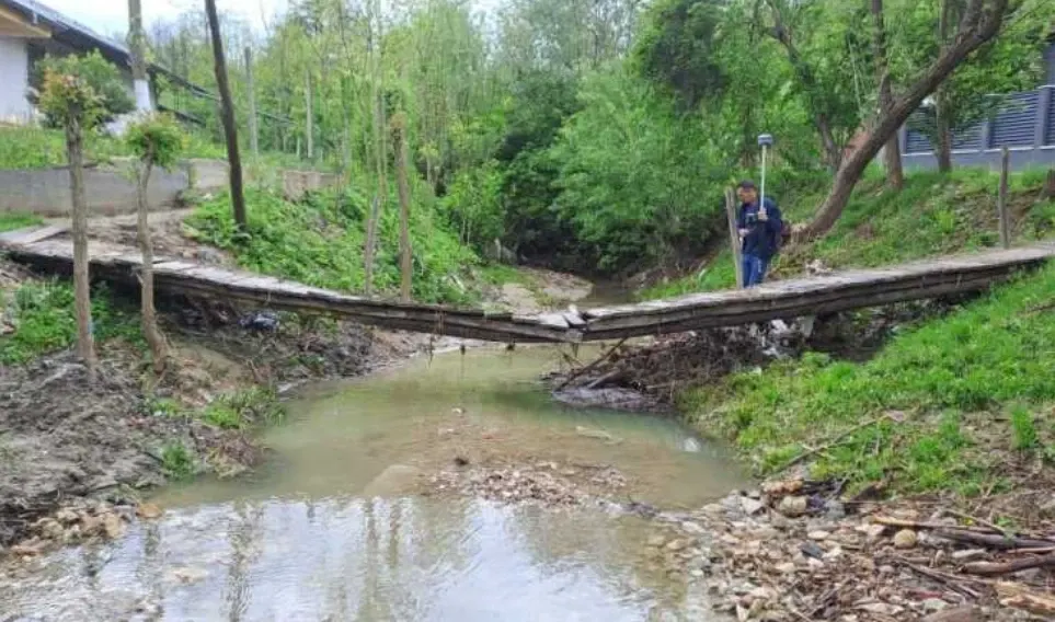 Apele au făcut ravagii în județul Buzău. 