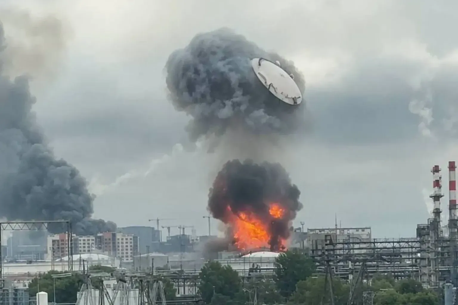 Au vrut să doboare dronele și și-au aruncat în aer rezervorul