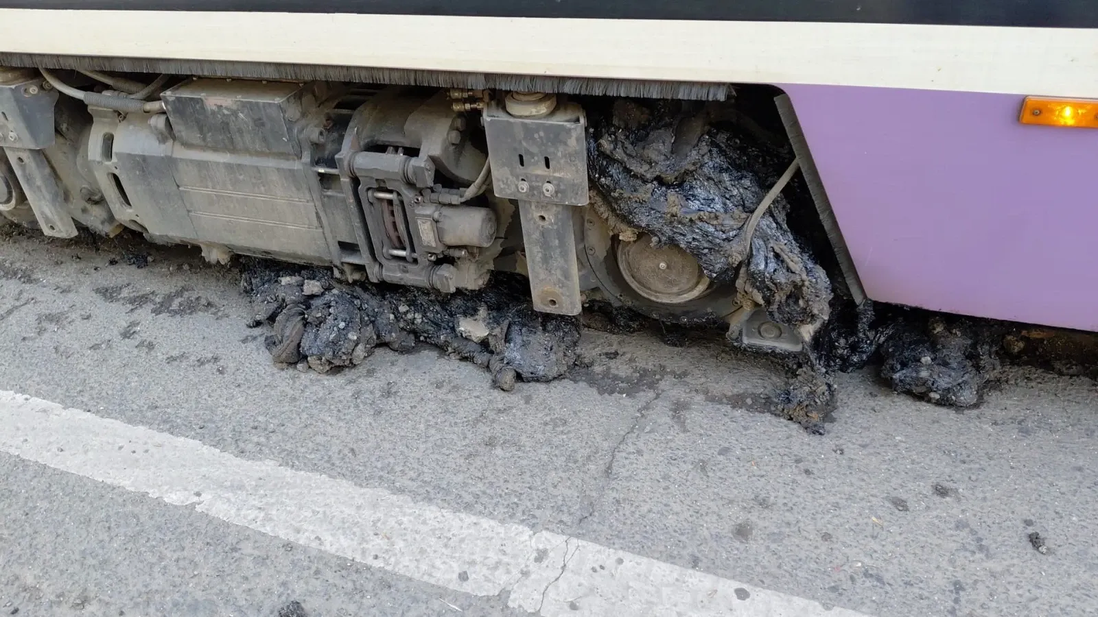 Garniturile liniilor de tramvai s-au topit (foto: STT)