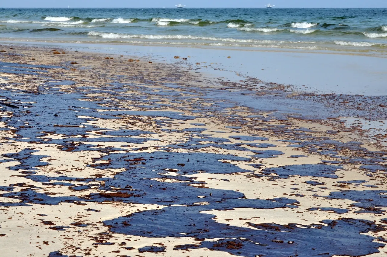 Poluare păcură Marea Neagră