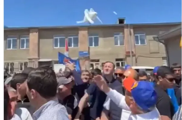 Nikol Pashinyan moment stânjenitor