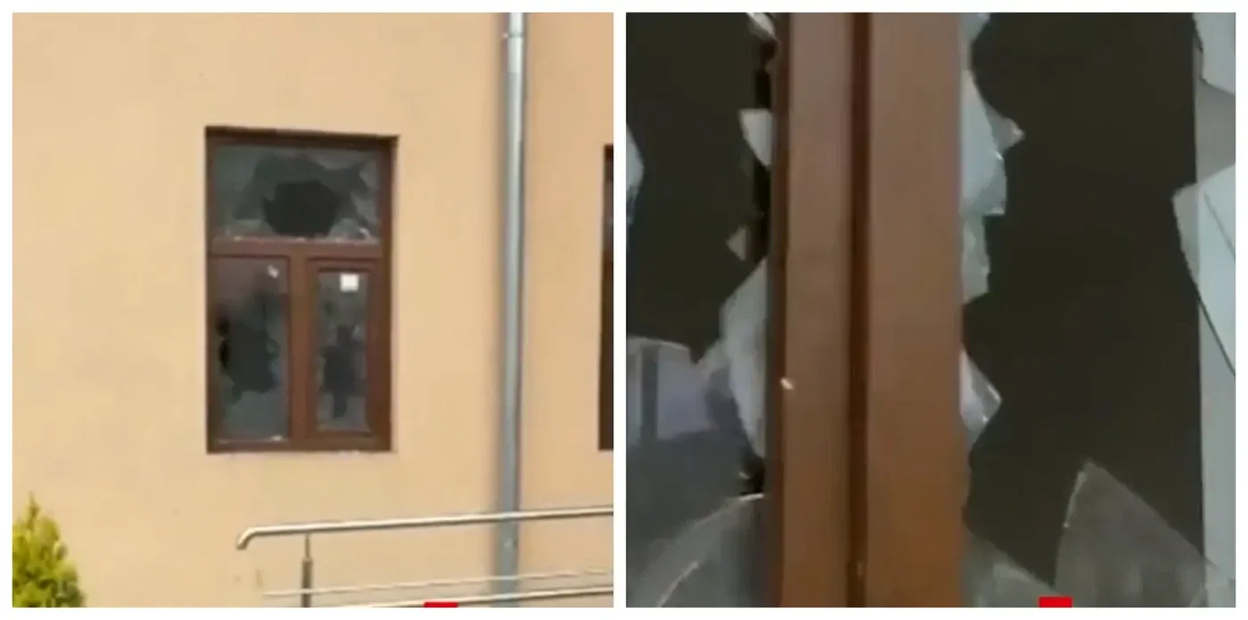 Primărie vandalizată