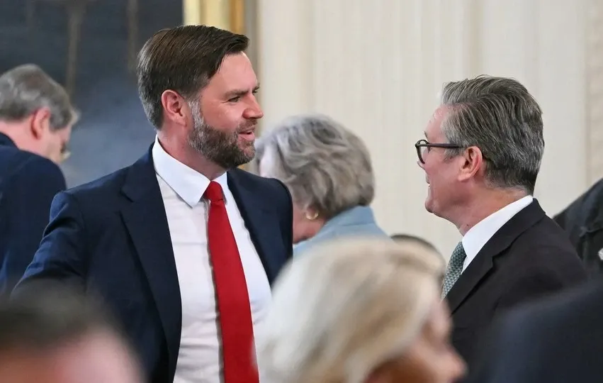 JD Vance și premierul britanic Keir Starmer. Foto: Profimedia