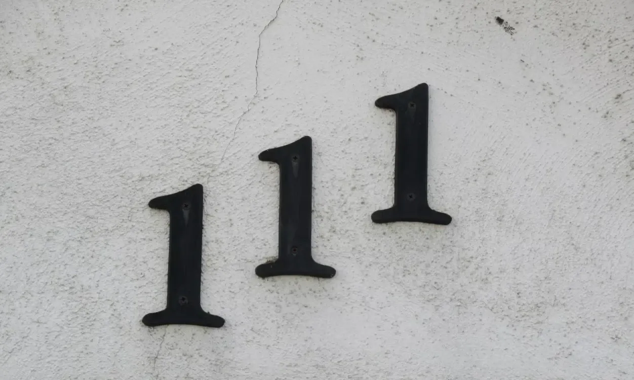 Vezi tot mai des 111, 222 sau 555? 