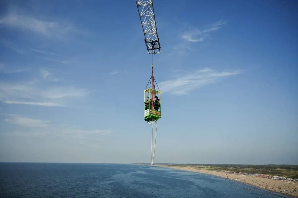 Bungee jumping