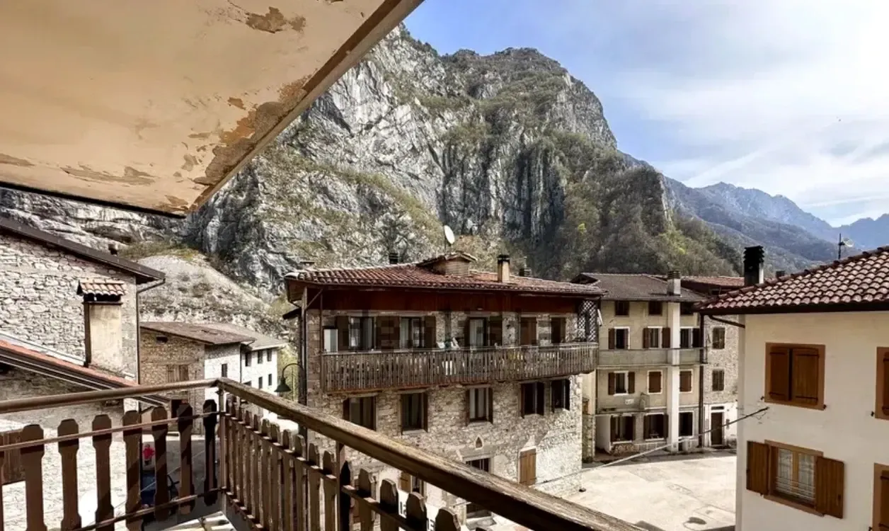 Un apartament complet mobilat în Munții Italiei a ajuns să coste cât o mașină. Foto: Idealista