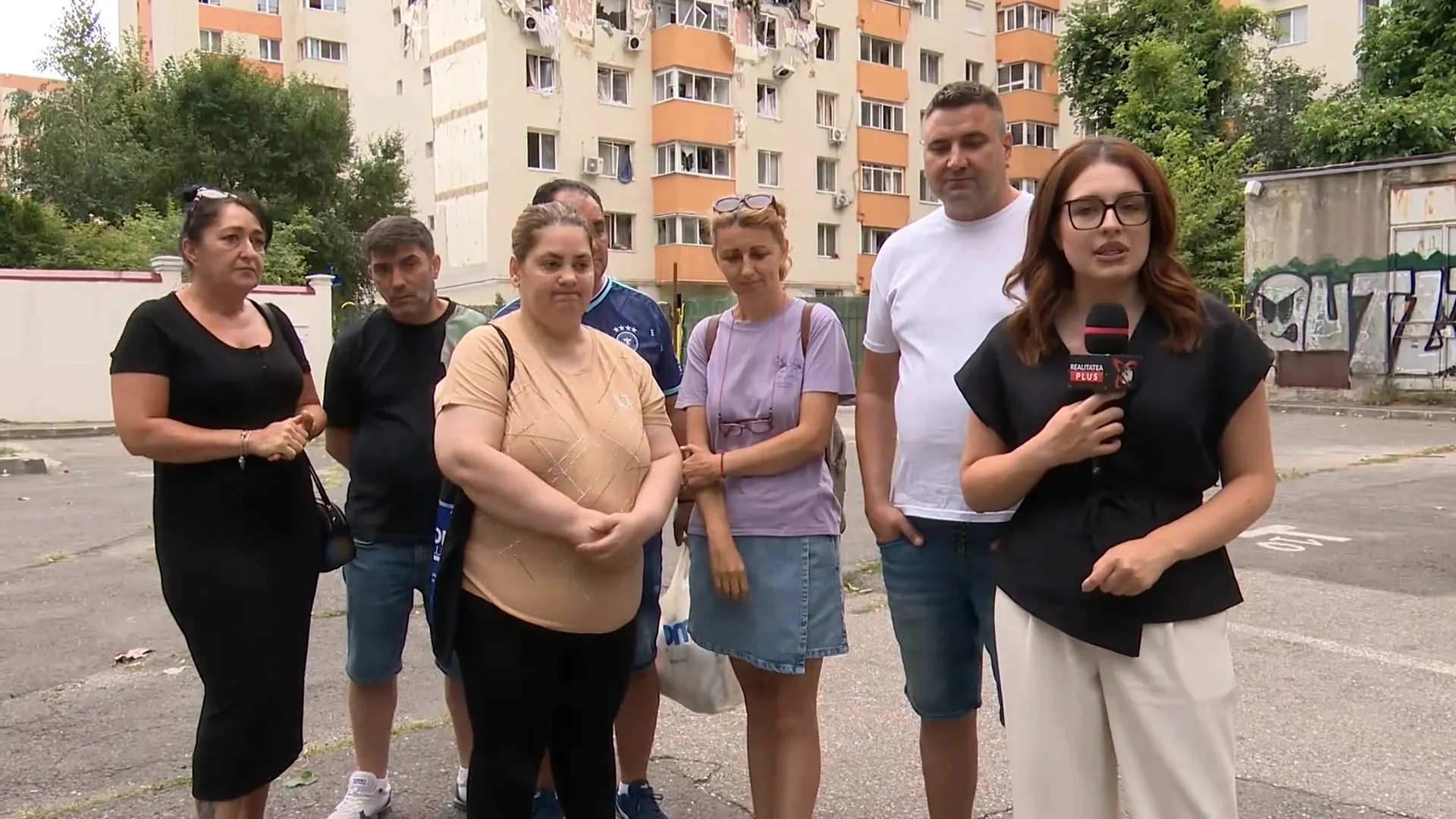 Sinistrați din blocul distrus de explozie