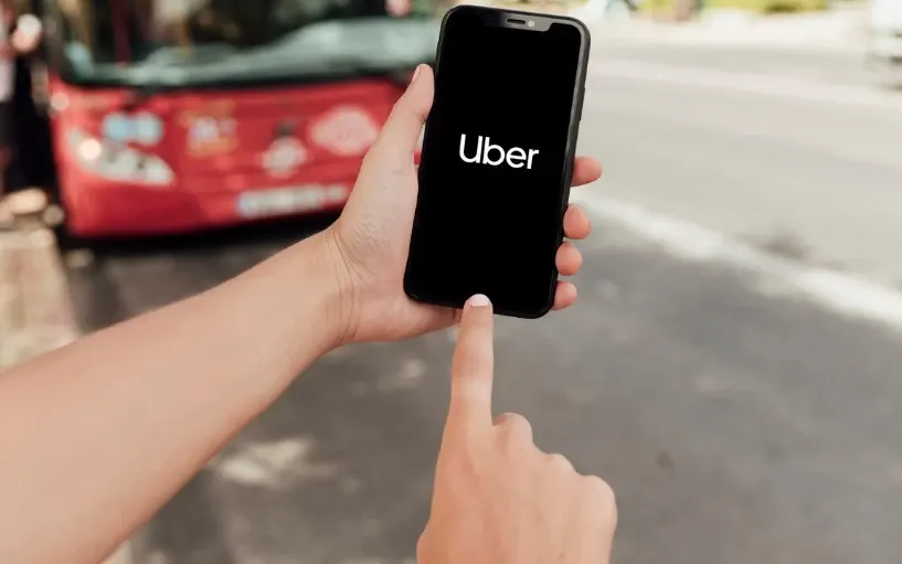 Funcția ascunsă din aplicațiile de ride-sharing care te poate salva dintr-o situație periculoasă