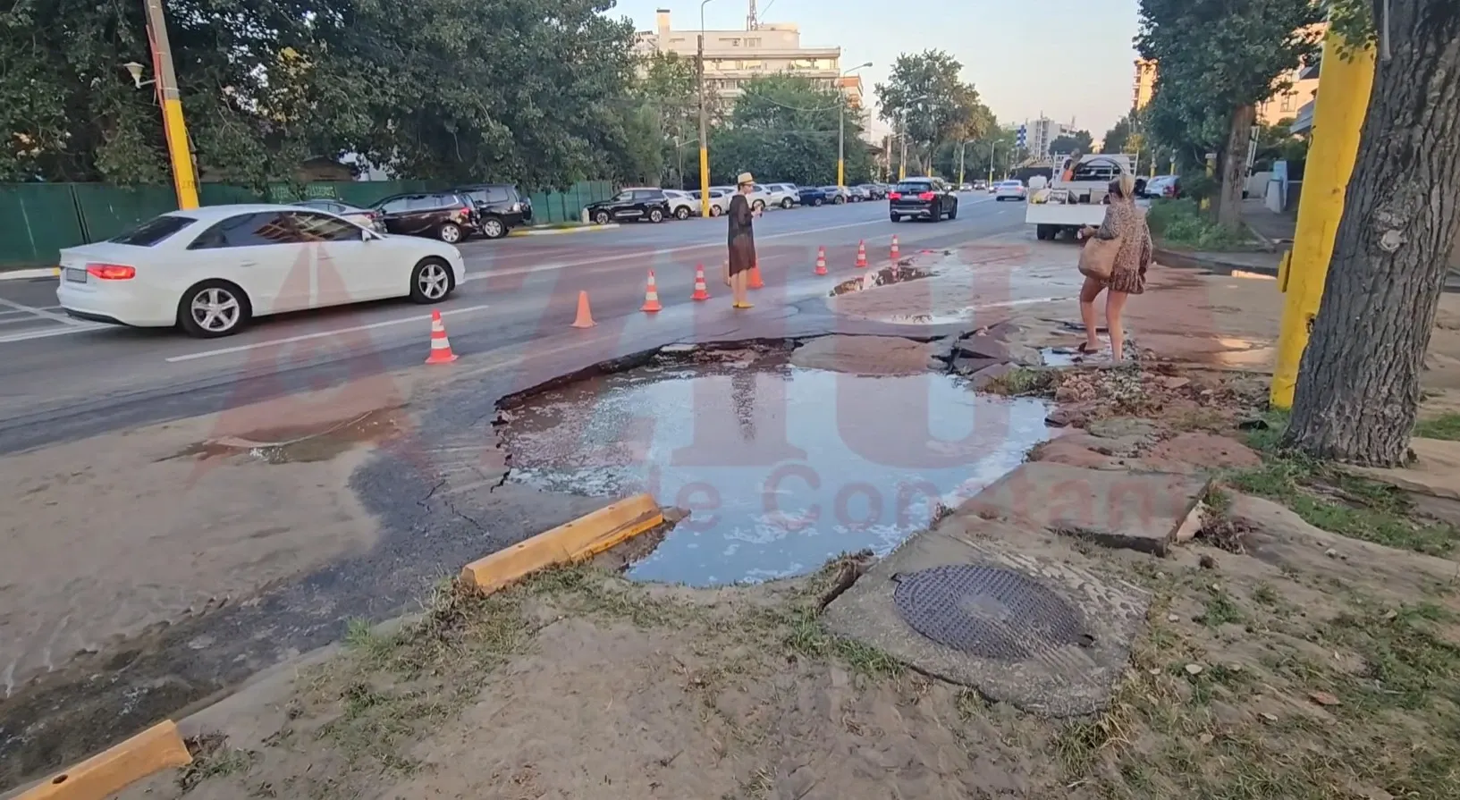 Asfalt surpat în stațiunea Mamaia. Foto/Captură video