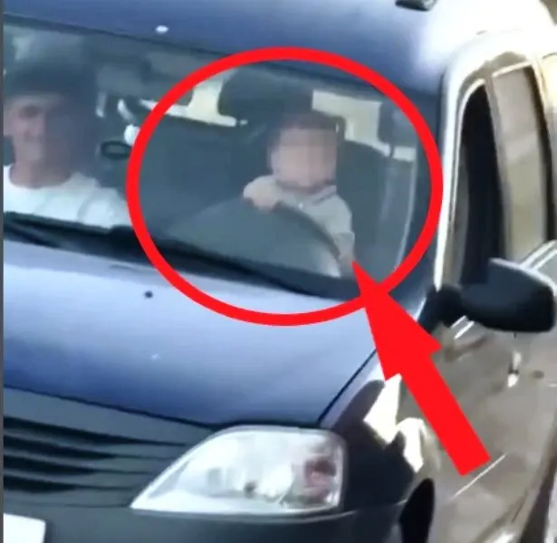 Bebeluș la volan în Vrancea