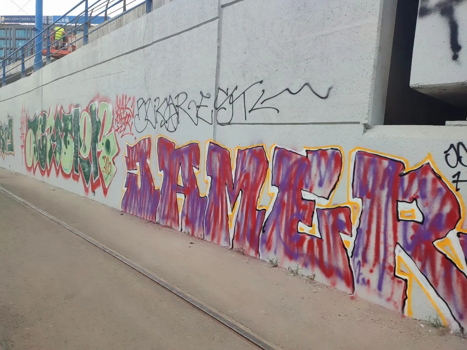 Graffiti pe Pasajul Basarab