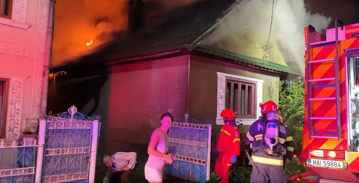 Incendiu de proporții într-o localitate din Bistrița. Foto/ISU