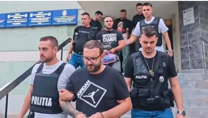Suspecți acuzați de furt