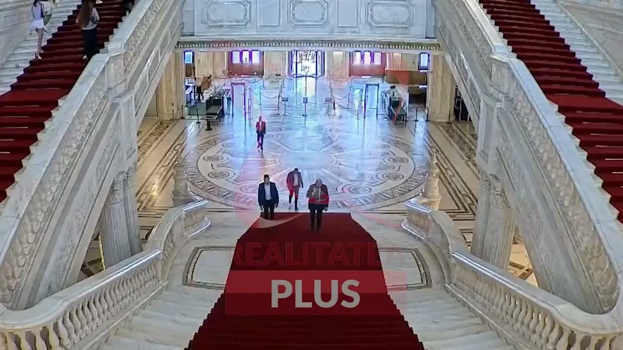 Realitatea Plus a difuzat imaginile filmate ale întâlnirii secrete dintre premierul demis Ilie Bolojan și președinta CCR, Simina Tănăsescu.