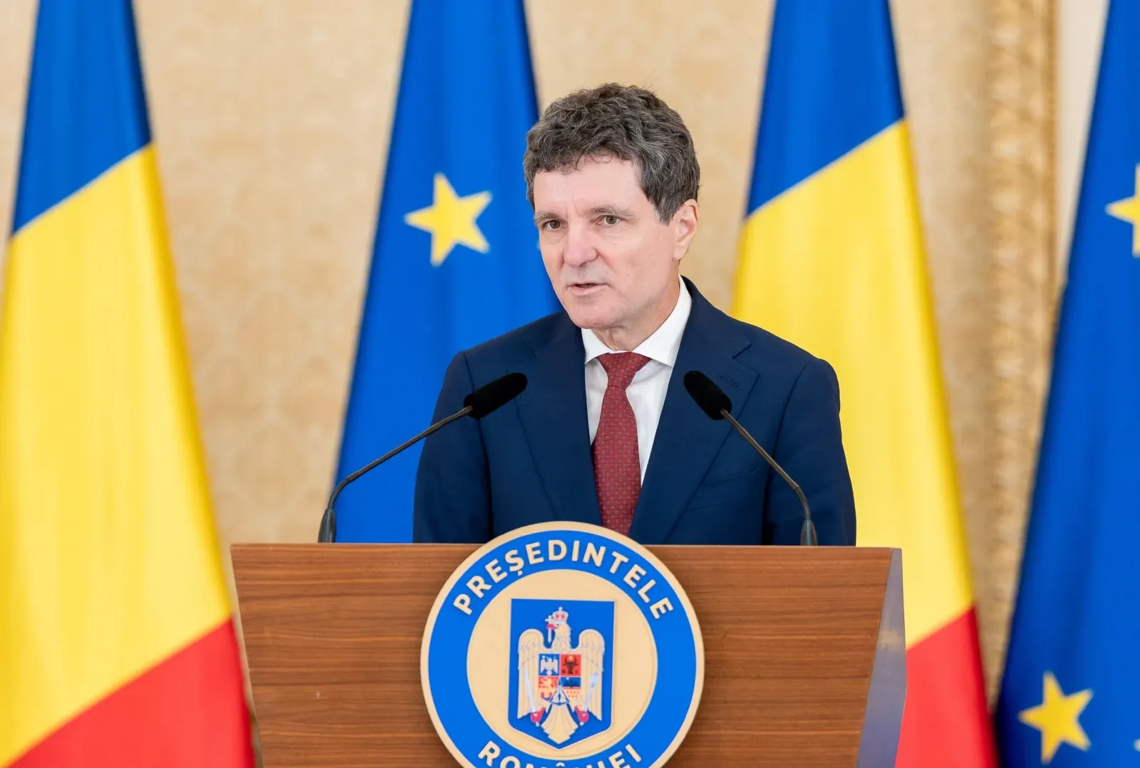 Președintele României, Nicușor Dan, la o conferință de presă