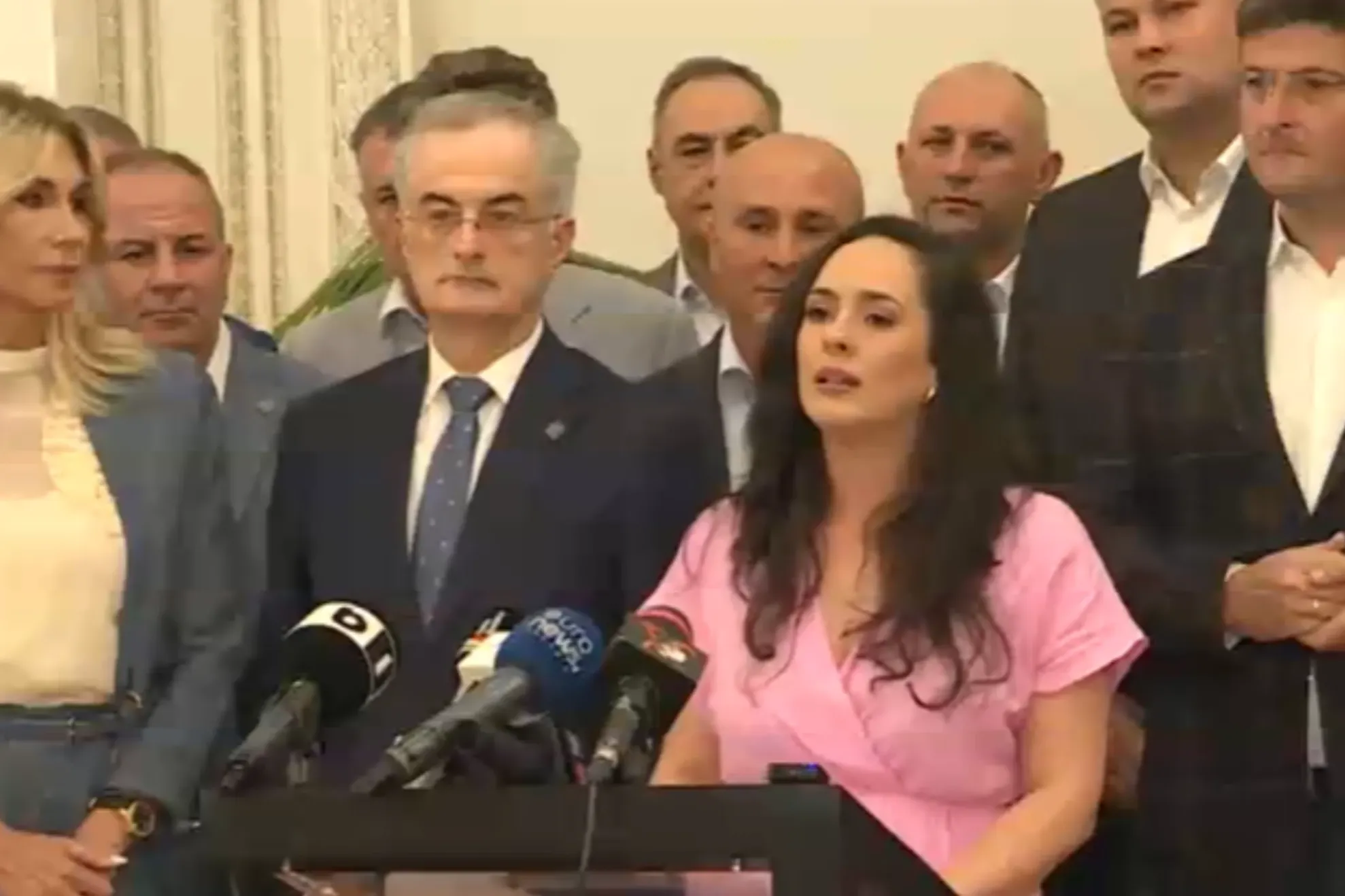 PNL și USR bat palma în Parlament și atacă noua majoritate.