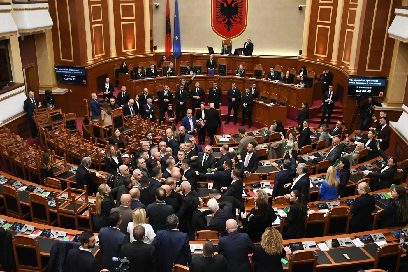 Bătaie în Parlamentul Albaniei. Foto: Profimedia