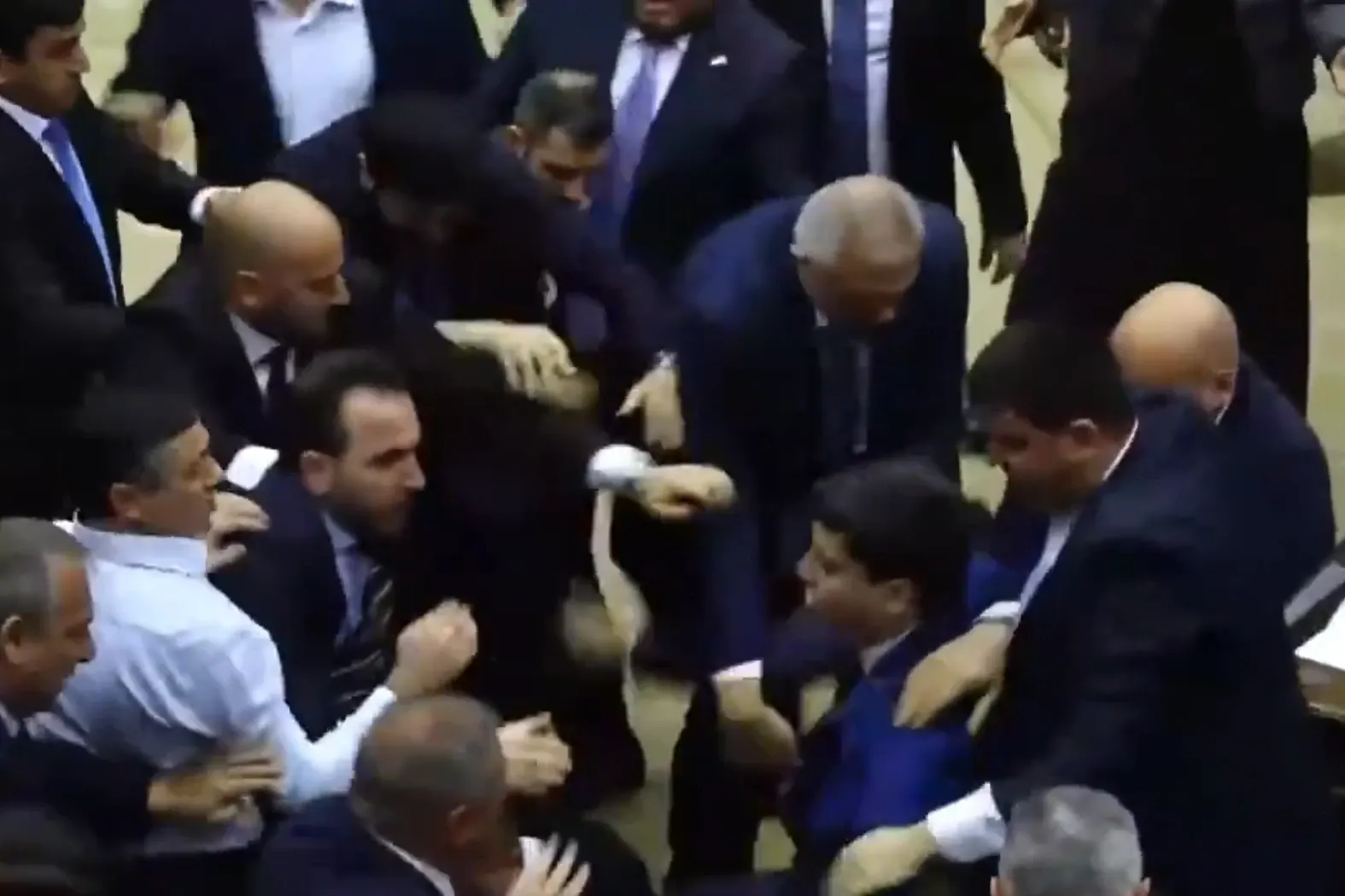 Bătaie Parlamentul Armeniei