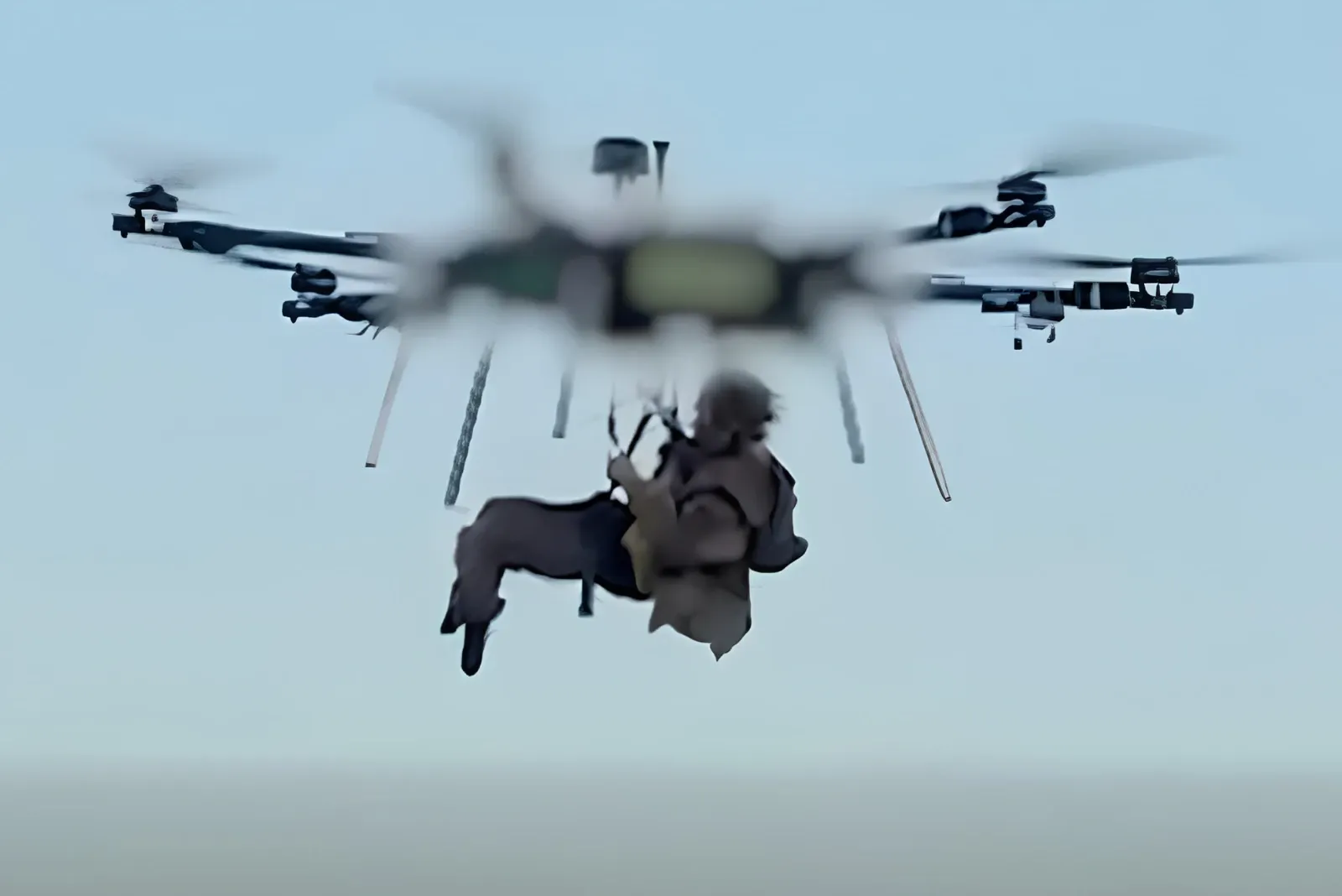 Militar ucrainean salvat cu o dronă