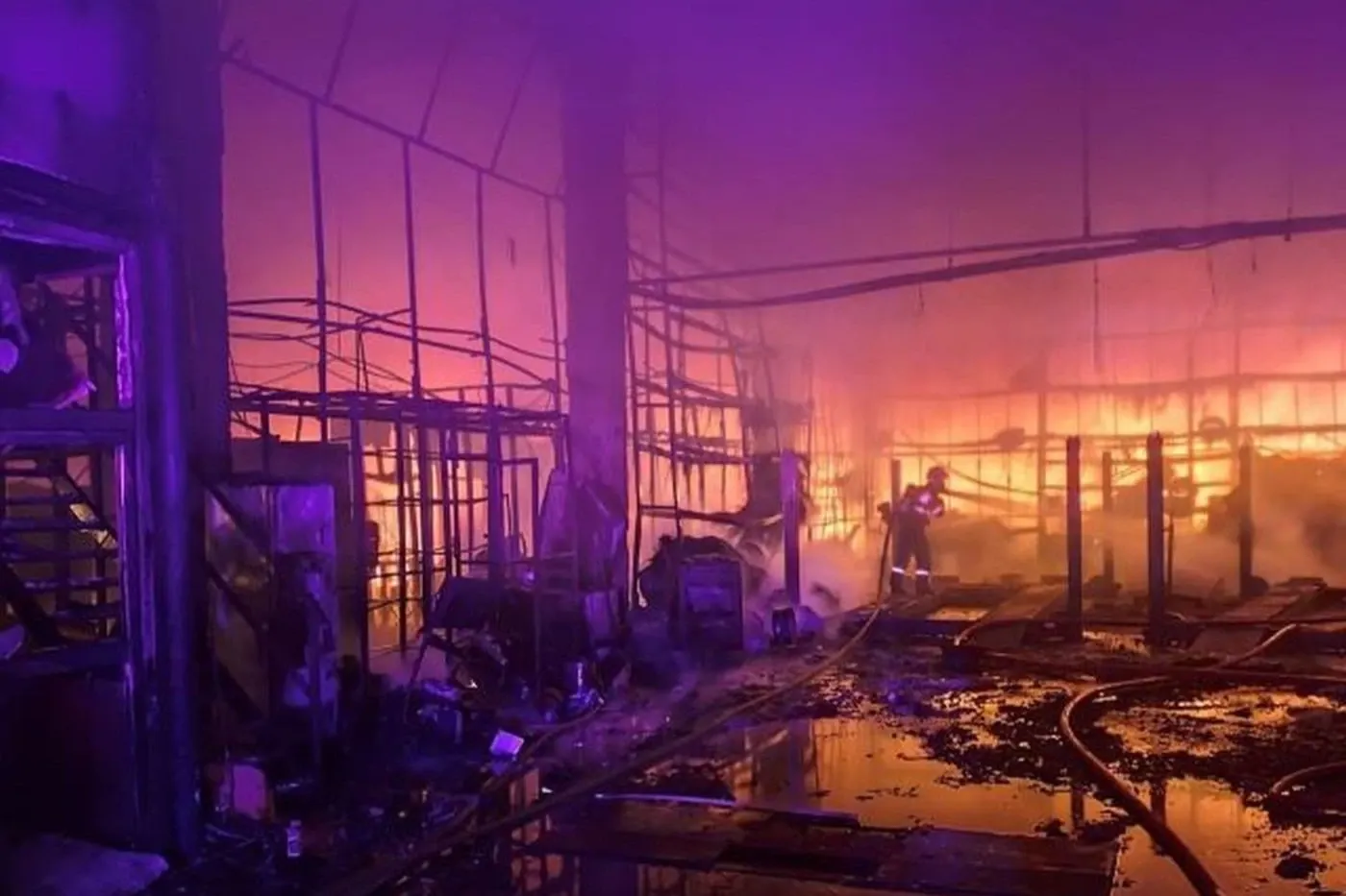 Incendiu hală Carfil. Foto/Arhivă