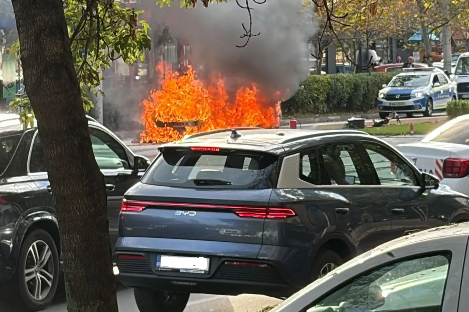 Incendiu mașină Calea Vitan/ Foto: Facebook Info Trafic București și Ilfov