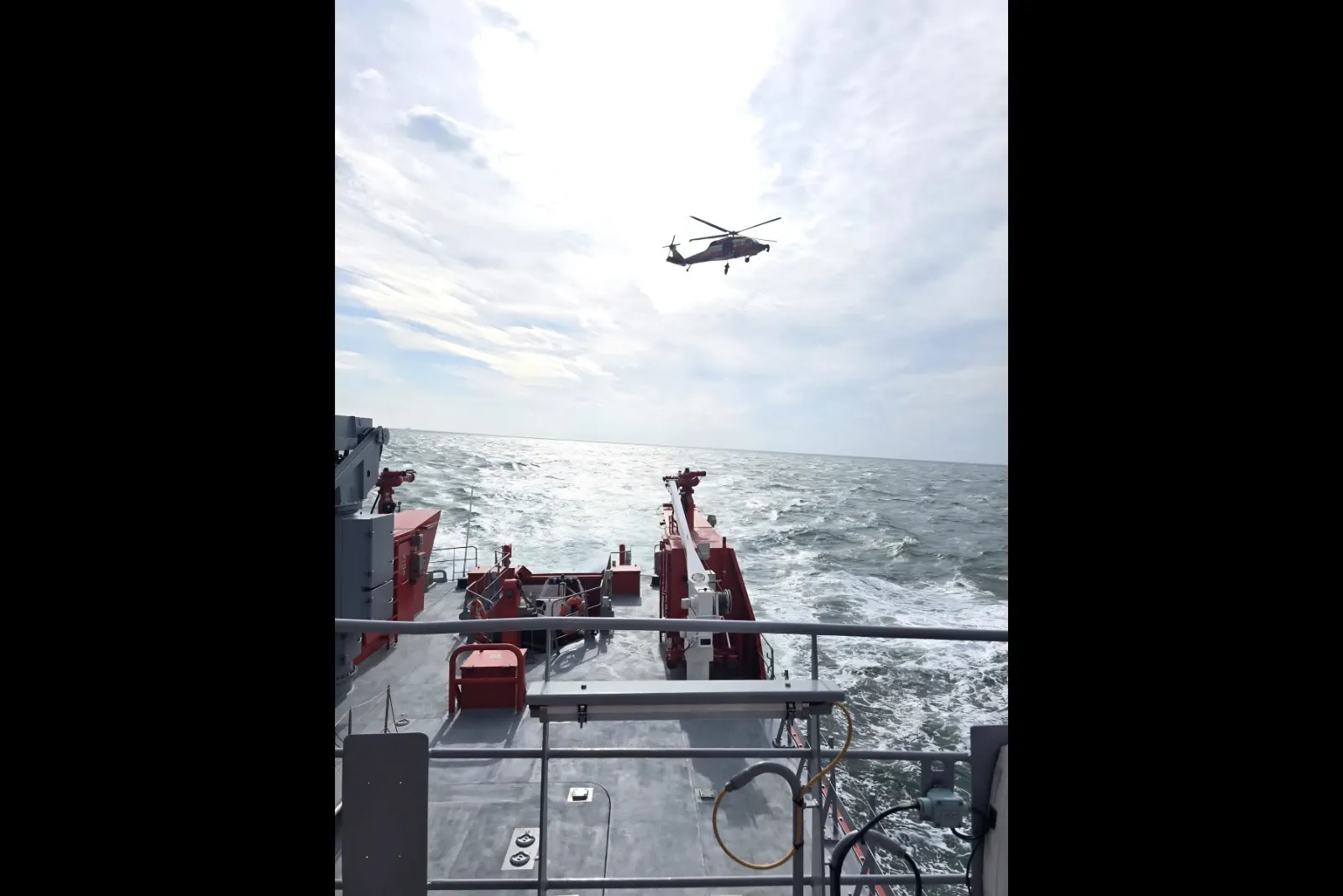 Nava de intervenție FIFI participă la operațiunea de căutare și salvare din Marea Neagră.