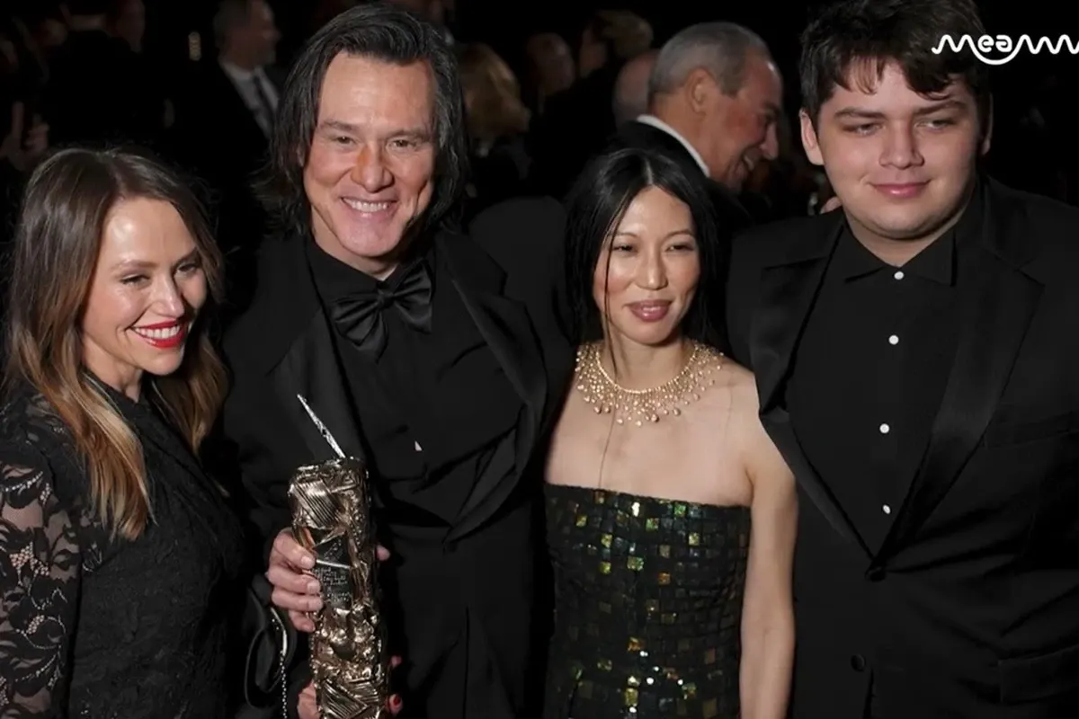 Jim Carrey, alături de soția sa Min Ah, fiica și depotul său/ Captură video 
