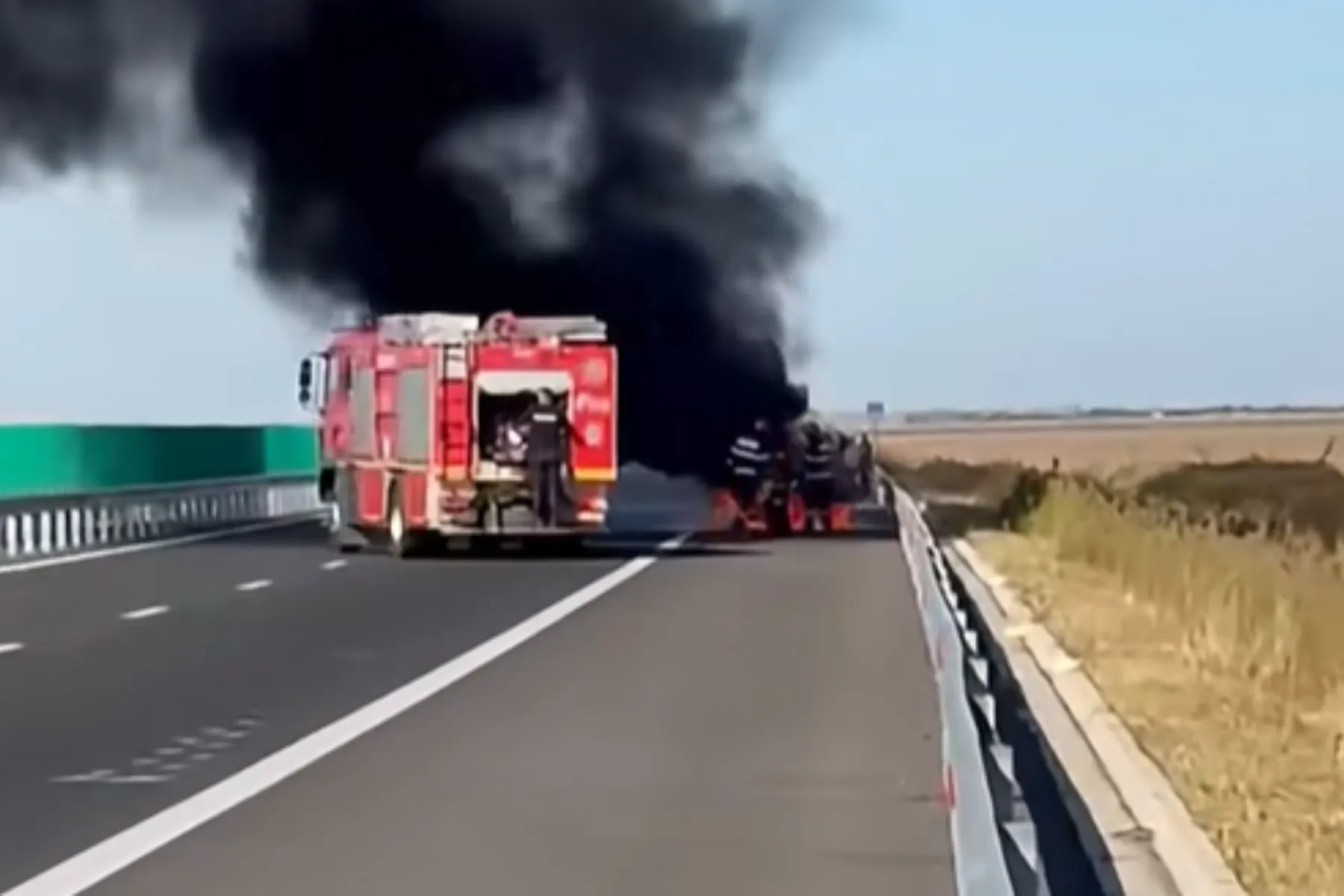 Mașină în flăcări pe Autostrada Moldovei
