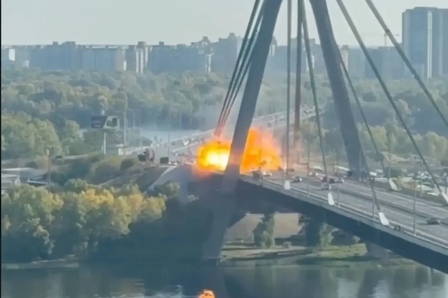 Pod din Kiev lovit de o dronă rusească (Kyiv Independent)