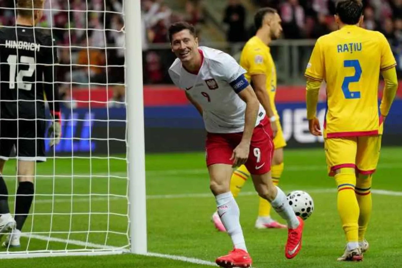 Polonezul Lewandowski a dat 2 goluri României, din cele 6, în ultimul meci. Foto/Arhivă