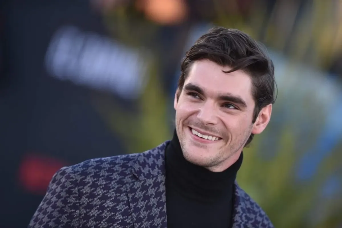  RJ Mitte / Sursa foto - Presa străină