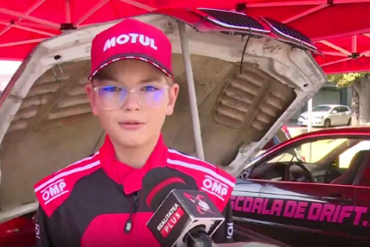 Tudor are doar 13 ani, dar se bate la drift cu campionii țării. Nu contează înălțimea, ci istețimea