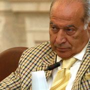 Voiculescu s-ar putea retrage din politică