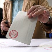 Sondaj IMAS: PD, PSD şi PNL conduc în preferinţele electoratului la europarlamentare