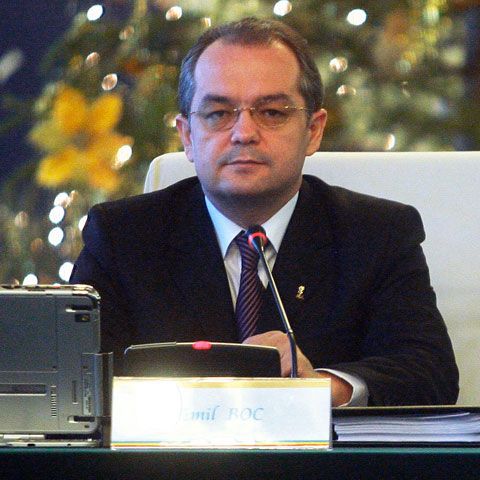Premierul Emil Boc crede că 2009 va fi depăşit cu "solidaritate şi înţelepciune"